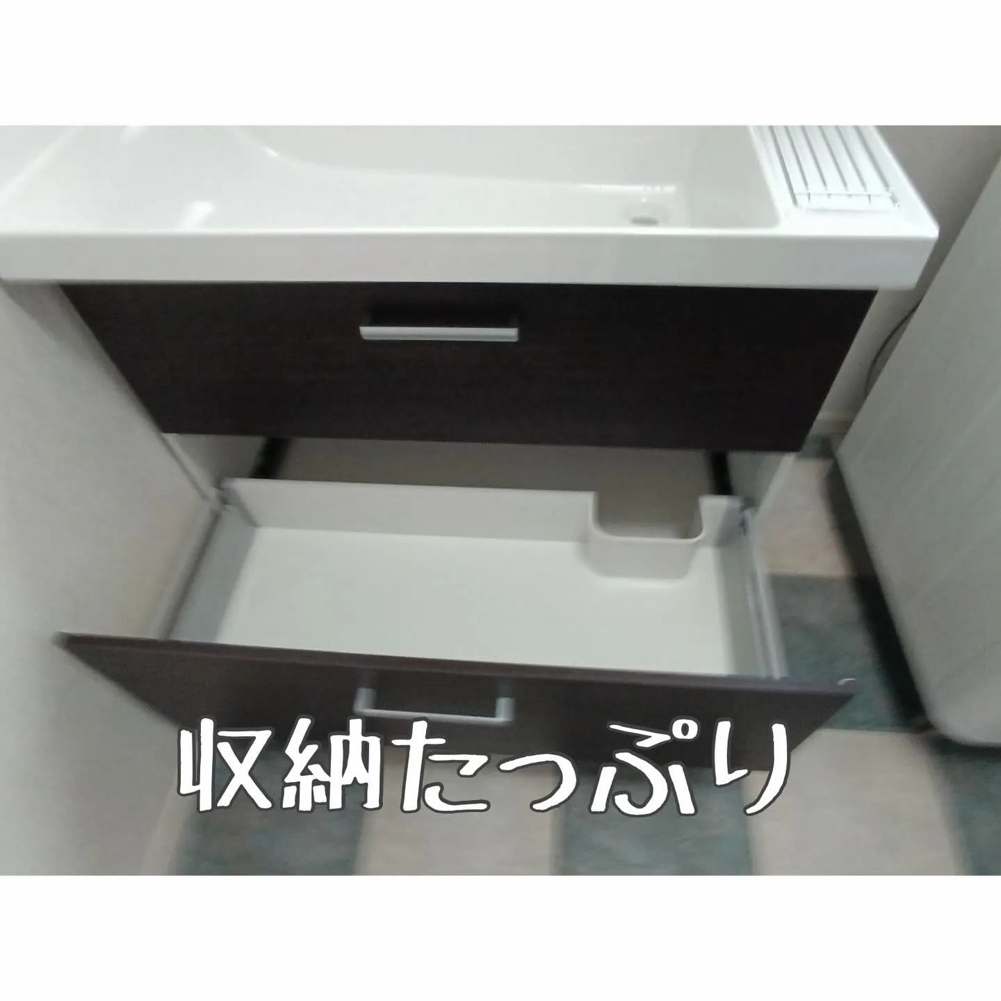 洗面化粧台の交換です。