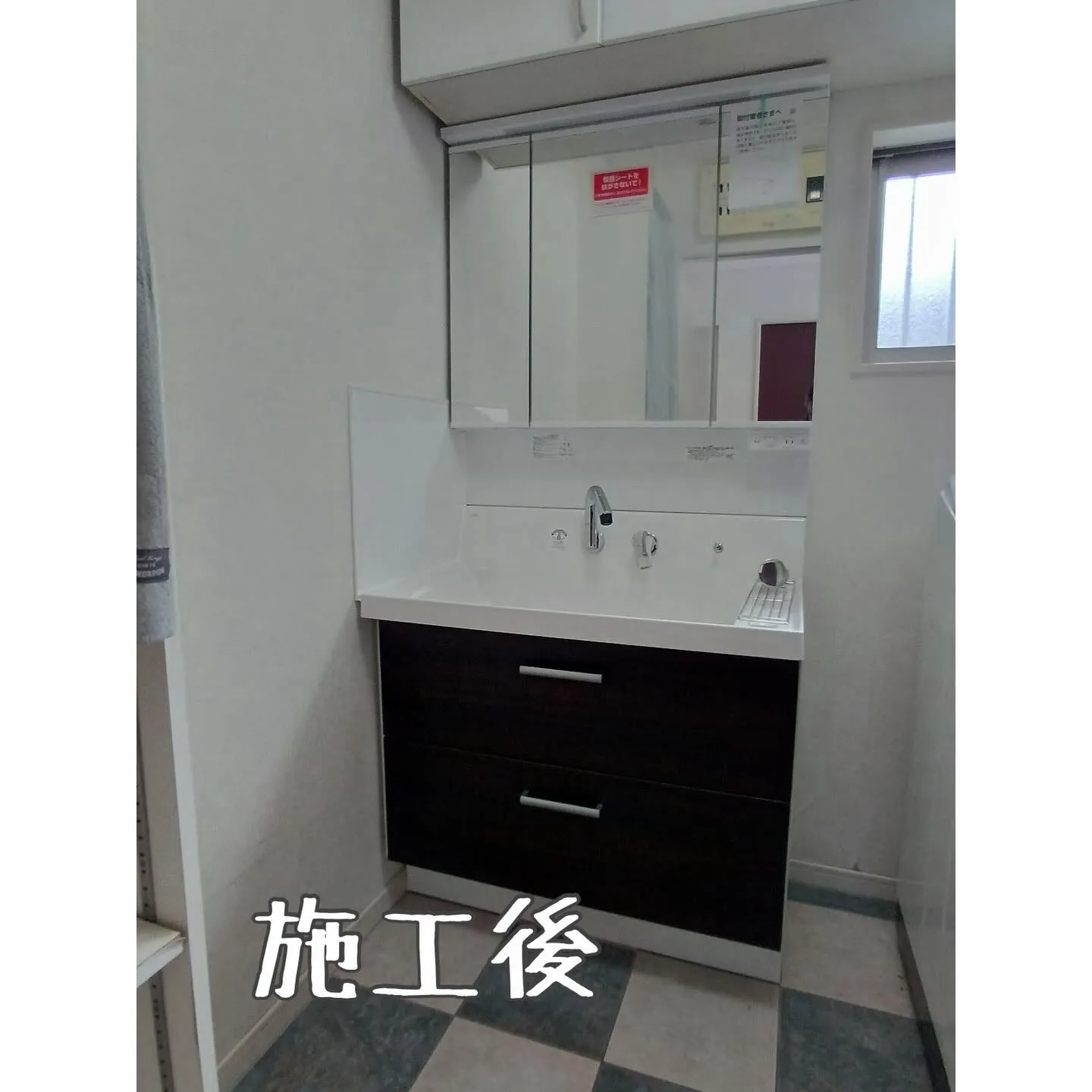 洗面化粧台の交換です。